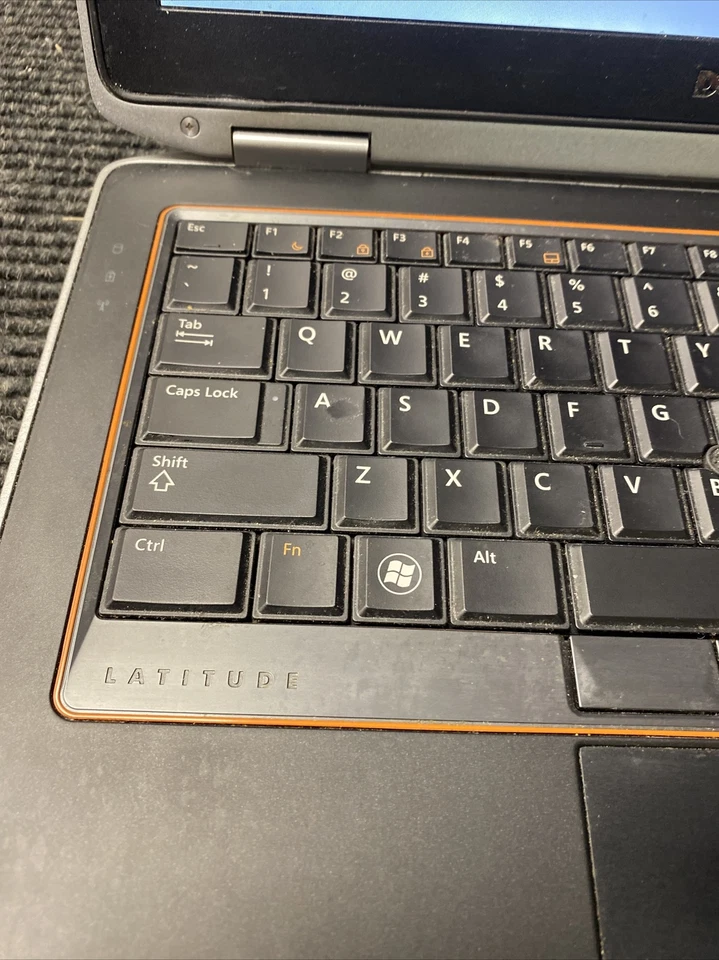 *PARA REPUESTOS* Dell Latitude E6320 Core i5-2520M@2,50 GHz, 4 GB de RAM, SIN DISCO DURO Foto 4 de 4