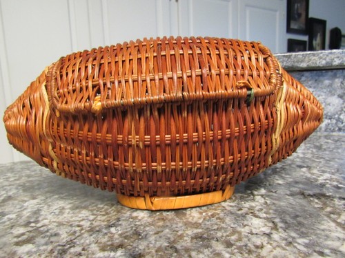 Cestino vintage a forma di calcio in vimini rattan con coperchio rialzabile - Foto 3 di 10