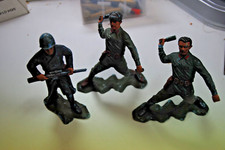 MARX 6 INCH TALL TOY SOLDIERS LOOSE 3 X RARE PAINTED WW2 SOLDIERS 