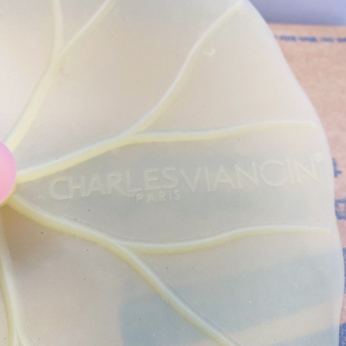Charles Viancin Paris Silicone Handled Vintage Lily-Pad Design 10” Food Cover - Picture 4 of 9