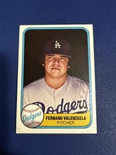 1981 Fleer Fernando Valenzuela Rookie Card #140 Name Misspelled as Fernand . rookie card picture