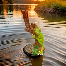 Climbing Green Tree Frog on a Log Garden Home figurine 6" Tall, made of Resin.