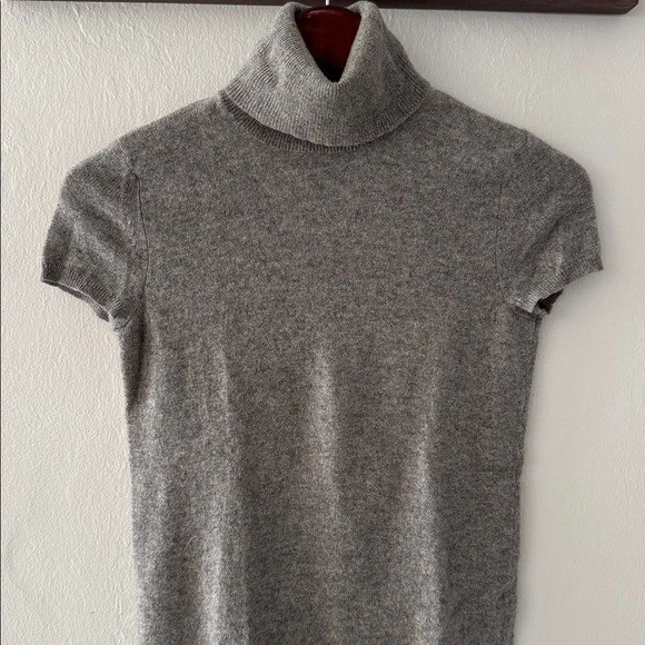 Suéter de cachemir Saks Fifth Avenue para mujer pequeño tejido cuello alto manga corta Foto 3 de 4