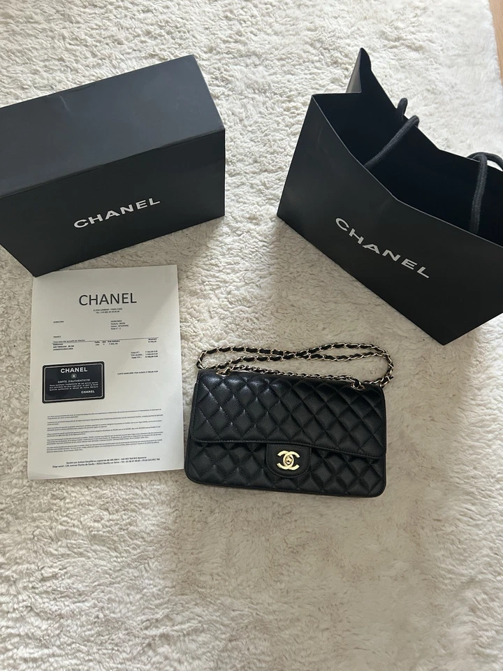 CHANEL Sac bandoulière cuir matelassé noir, chaîne dorée, fermoir CC, boîte - Photo 1/4