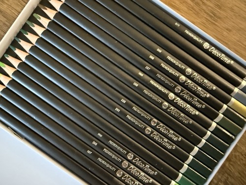 72 DecoTime Colouring Pencils In Tin + storage trays Brand New - Picture 7 of 7