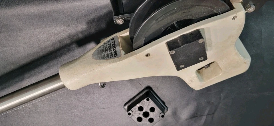 Downriggers manuales Cannon Uni Troll 6 con línea de acero y base Foto 4 de 4