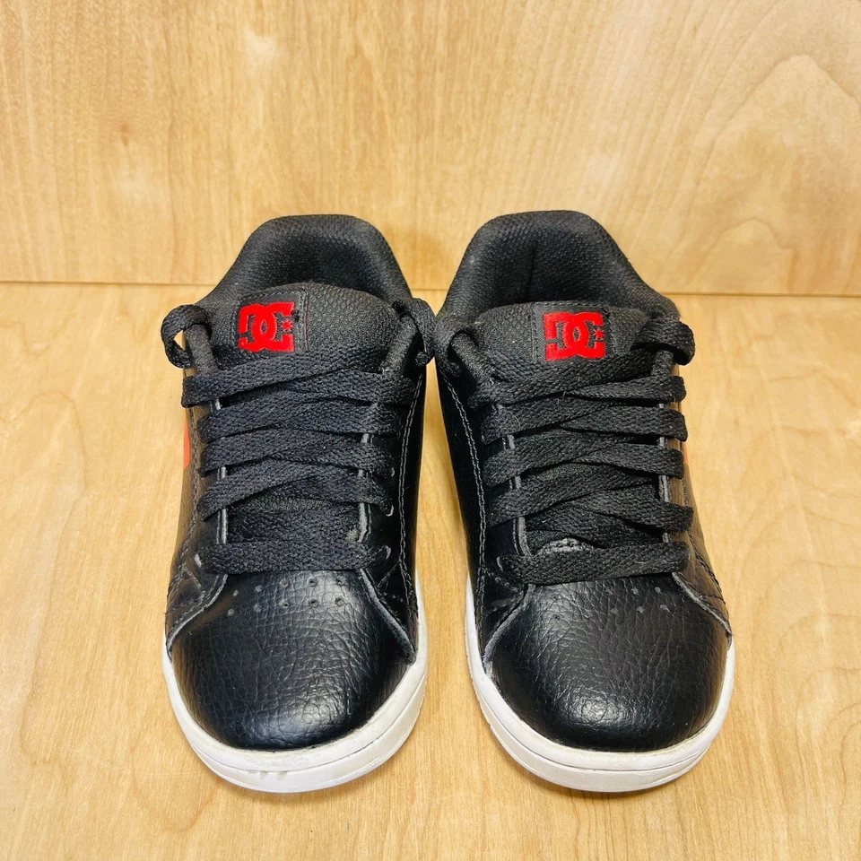 Zapatilla de Skate DC Little Kid Cuero Negro y Rojo Y2K Talla 11 Foto 3 de 4