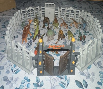 Mattel Jurassic World Dominion Adventskalender 2022   Dino Figuren & Gehege