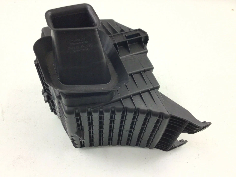 2015-2022 GMC Canyon Chevrolet Colorado Air Intake Cleaner Box Assembly new OEM - Image 2 of 4