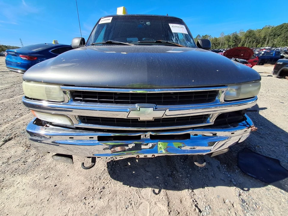 Used Air Cleaner Assembly fits: 2002 Chevrolet Suburban 1500 6.0L w/high capacit - Image 2 of 4