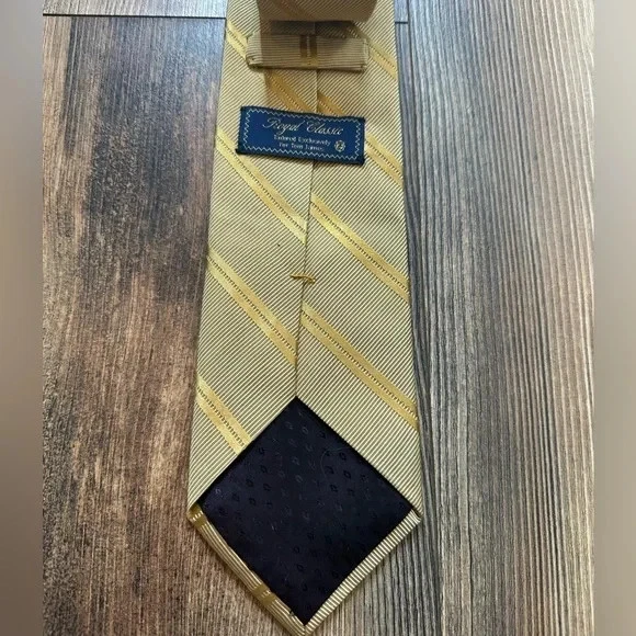 男式金色条纹丝绸领带 – Tom James 皇家经典 100% 真丝正式 — 第 3/4 张图片