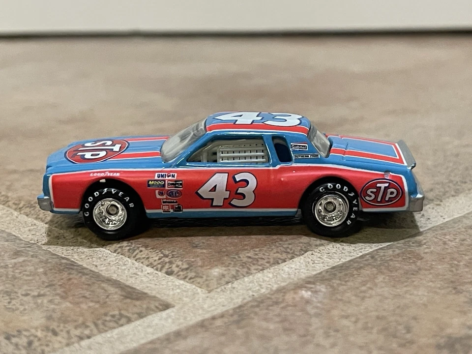 Richard Petty STP 1978 Chevrolet Monte Carlo faros redondos acción NASCAR 1/64 Foto 2 de 4