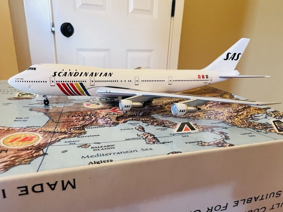 1: 400 Aeroclassics 欧洲经典 SAS 斯堪的纳维亚波音 747-200 LN-AET — 第 2/4 张图片
