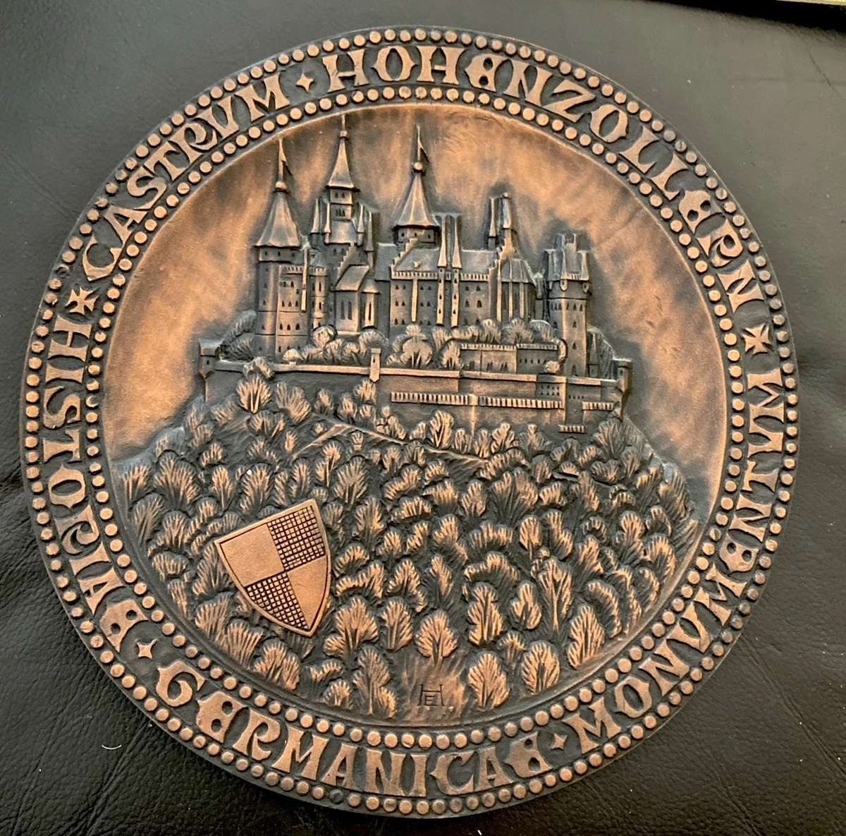 Bronze Platte - Wandteller - Burg Hohenzollern - signiert/ Monogrammiert