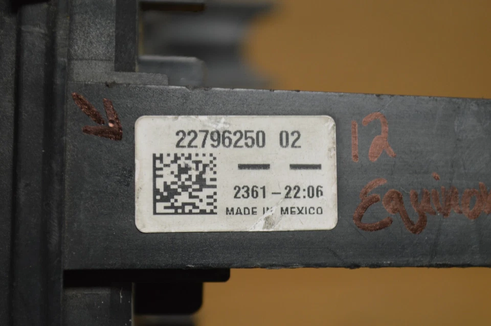 GMC Terrain 2012 caja de fusibles unión OEM 22796250 módulo 632-12e5 Foto 2 de 3