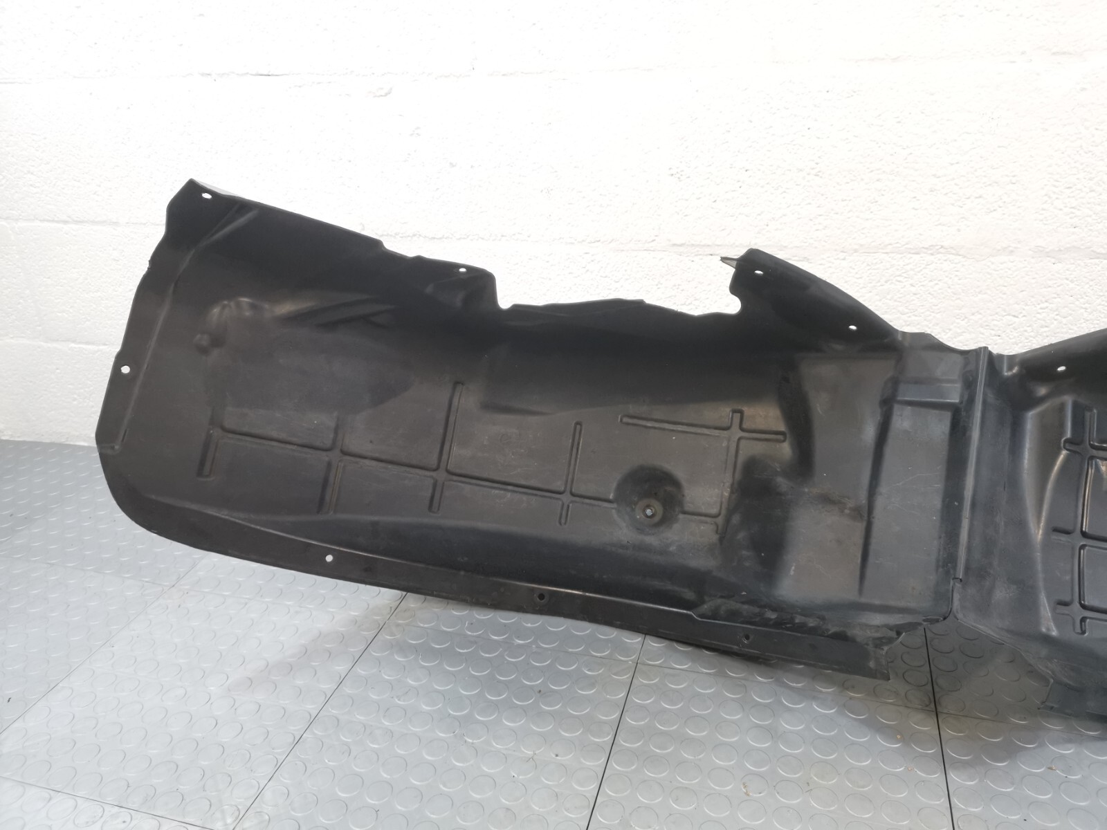 2017 - 2020 Maserati Levante REAR RIGHT FENDER ARCH SPLASH GUARD