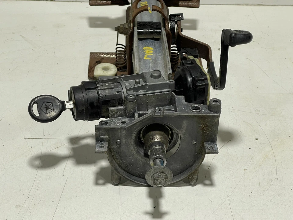 Jeep TJ Wrangler 2003-2005 columna de dirección inclinable transmisión manual P05057080AA con llave Foto 3 de 4