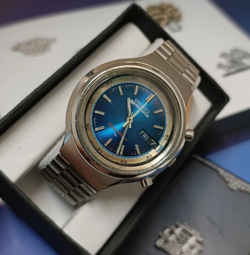 VINTAGE SEIKO 5 SPORTS CHRONOSTOP SPEED TIMER  AUTOMATIC CHRONOGRAPH 7015-8000