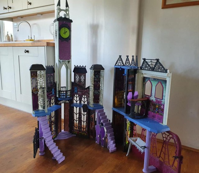 monster high mansion