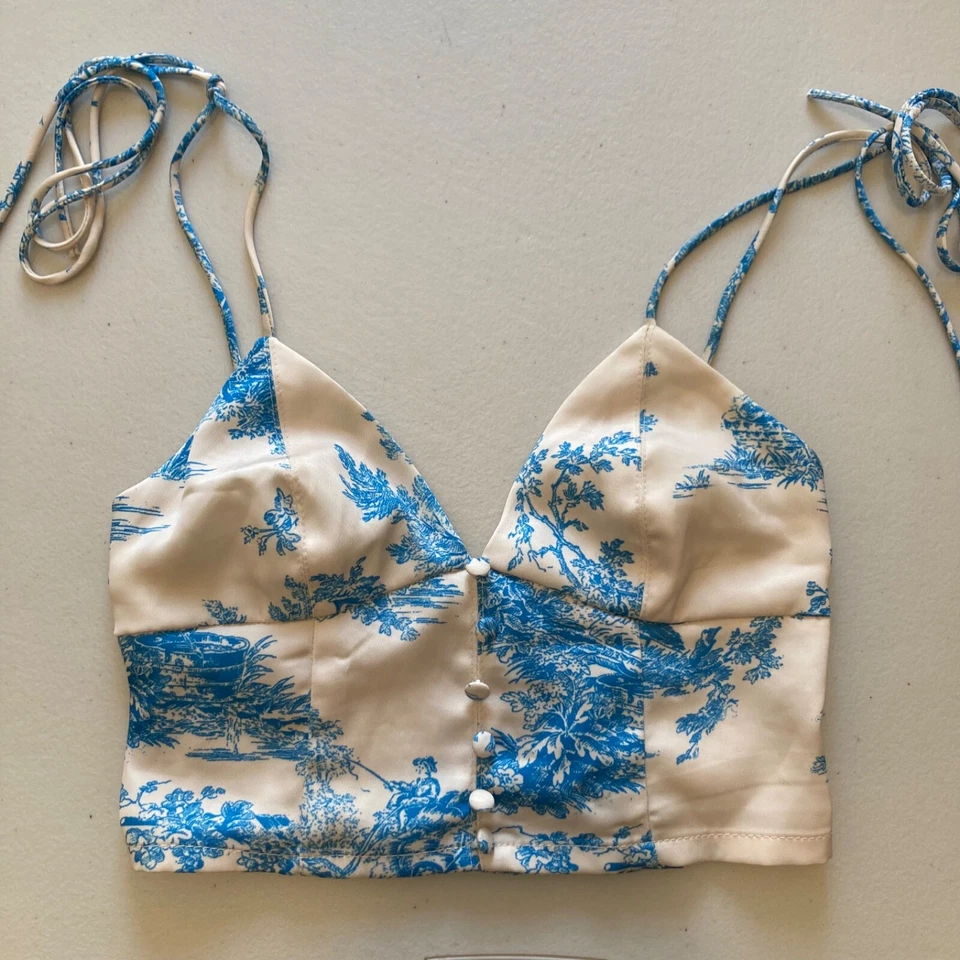 Camiseta sin mangas Urban Outffiters satinada cami corta talla XS correas ajustables floral retro Foto 3 de 4