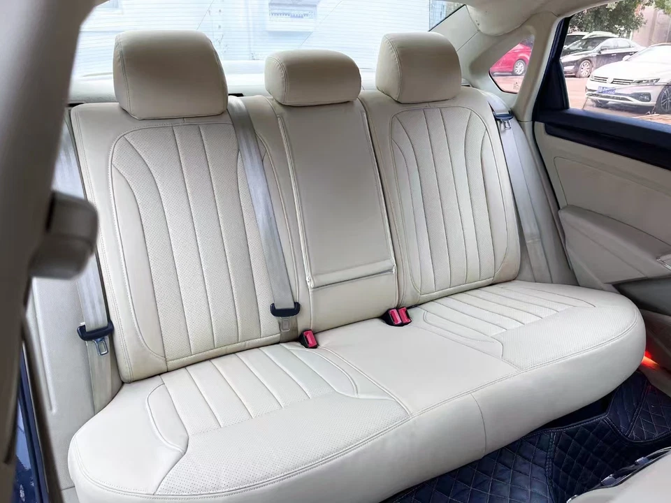 Funda de asiento de coche de cuero personalizada Motoptes apta para Volkswagen Passat 2012-2022 Foto 4 de 4