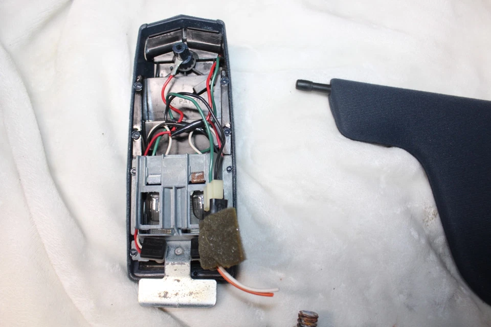 86-88 Cadillac Sedán DEVILLE Parasoles con Parasol CLIPS ESPEJO RETROVISOR LUCES Domo Foto 3 de 4