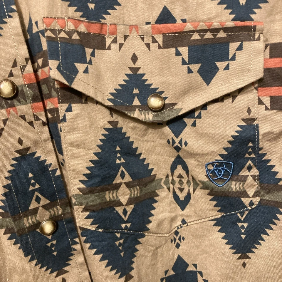 Masculino Ariat Manga Longa Botão para Cima Pérola Snap Design Estampa Nativa Ocidental Tamanho M - Imagem 4 de 4