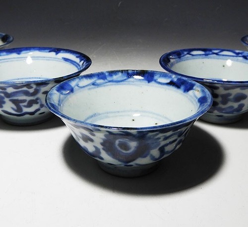 Taza de Sake Guinomi Qing Dinastía Japonesa Antigua Floral Arabesca Azul Estampada - Imagen 2 de 9