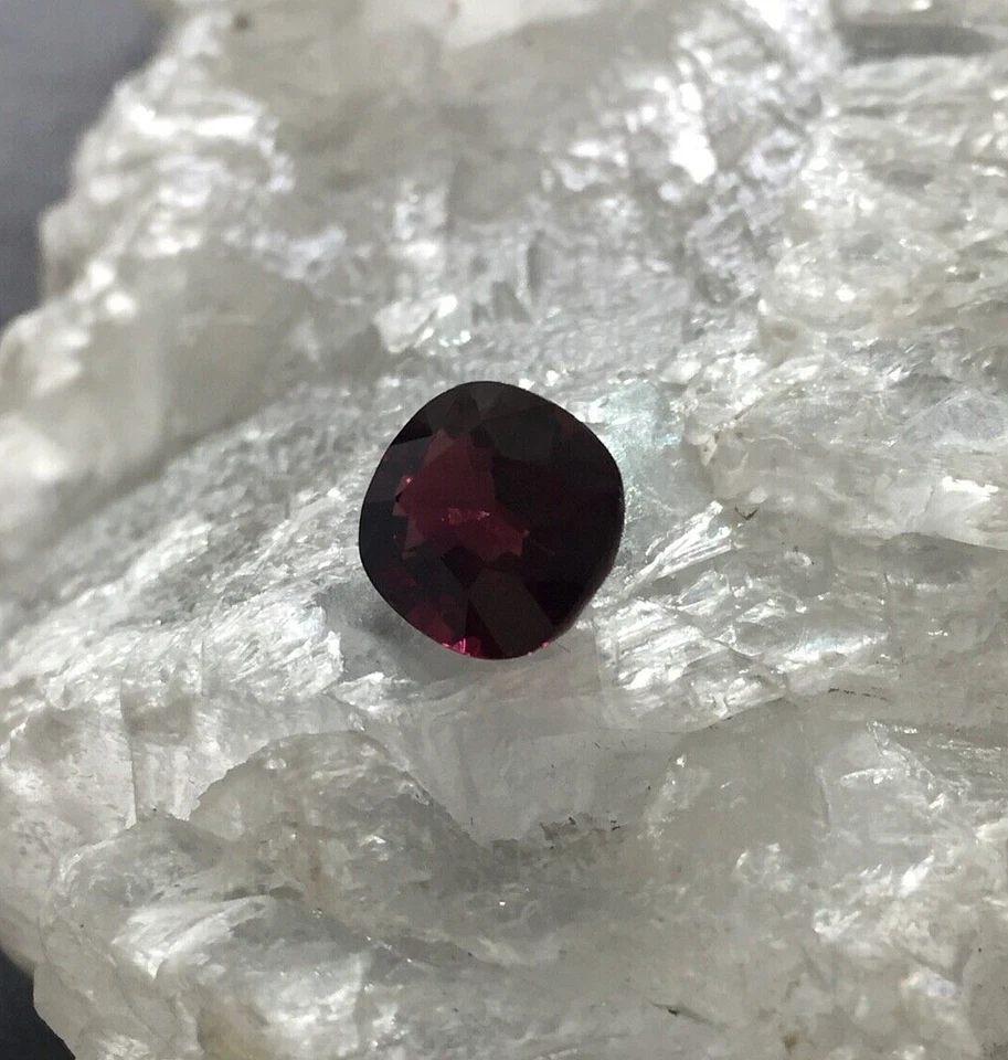 Wertvoller loser natürlicher Pyrop-Almandin-Granat  von ca. 4,65 ct - Bild 4 von 4