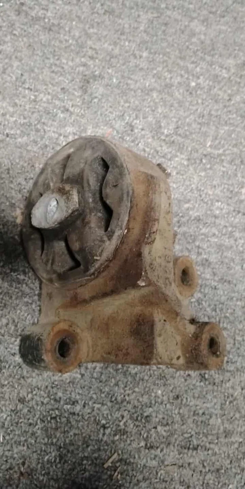 1996 chevy cavalier 2.4L trammision mount oem - Image 3 of 3