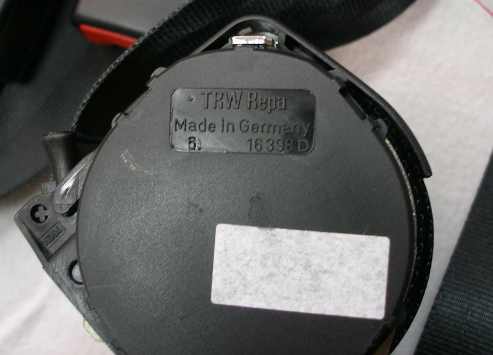 2 NEW MERCEDES W108 , W109 , TRW / REPA SEAT BELTS , MADE IN GERMANY - Image 2 of 4