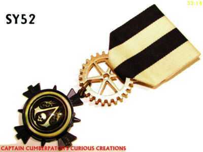 Steampunk Medaille Pindrape Brosche Abzeichen Assassin's Creed schwarze Flagge Gaming #SY52