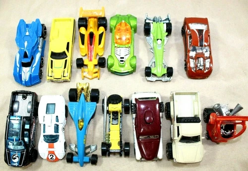 HOT WHEELS Mattel 2000-2014 Lot Of 13 Die-cast Metal 1:43 Scale Vehicle Replicas