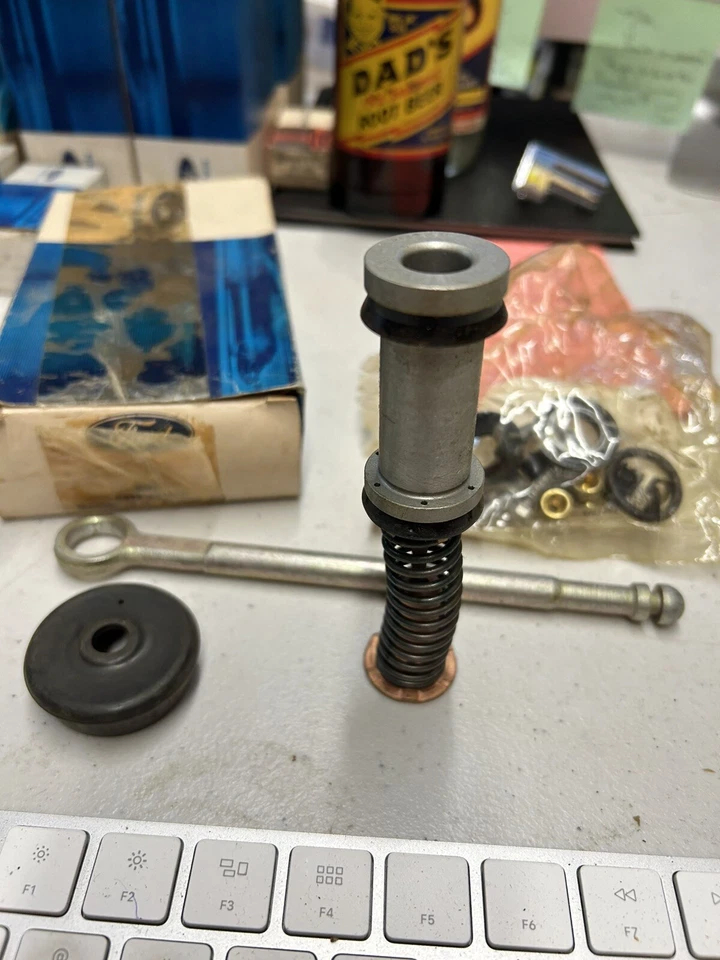 1968 1969 1970 1971 1972 NOS FORD F100 4X4 KIT DE RECONSTRUCCIÓN CILINDRO MAESTRO Foto 3 de 4