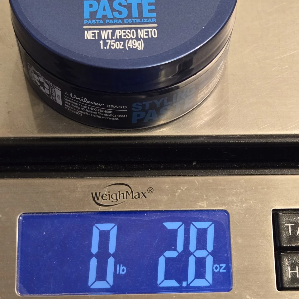 Pasta de peinado suave Professionals para hombre sujeción media mate bajo brillo 1,75 oz Foto 3 de 3