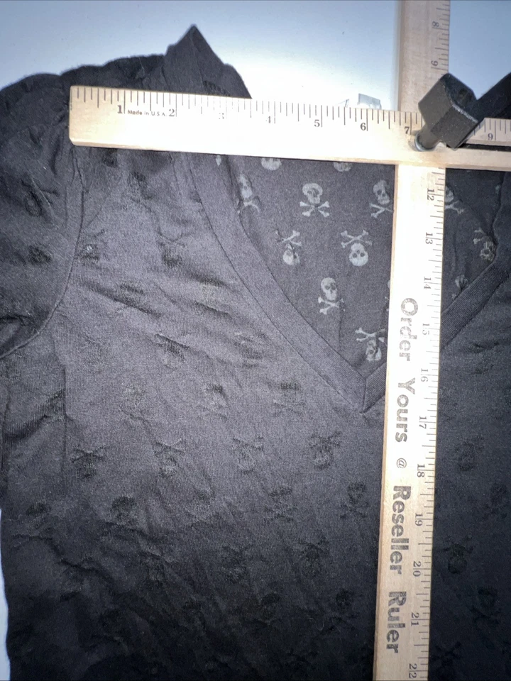 Energie Top Juniors Mujer XL Camisa Blusa Negra Cuello en V Calaveras Manga Corta Foto 2 de 4