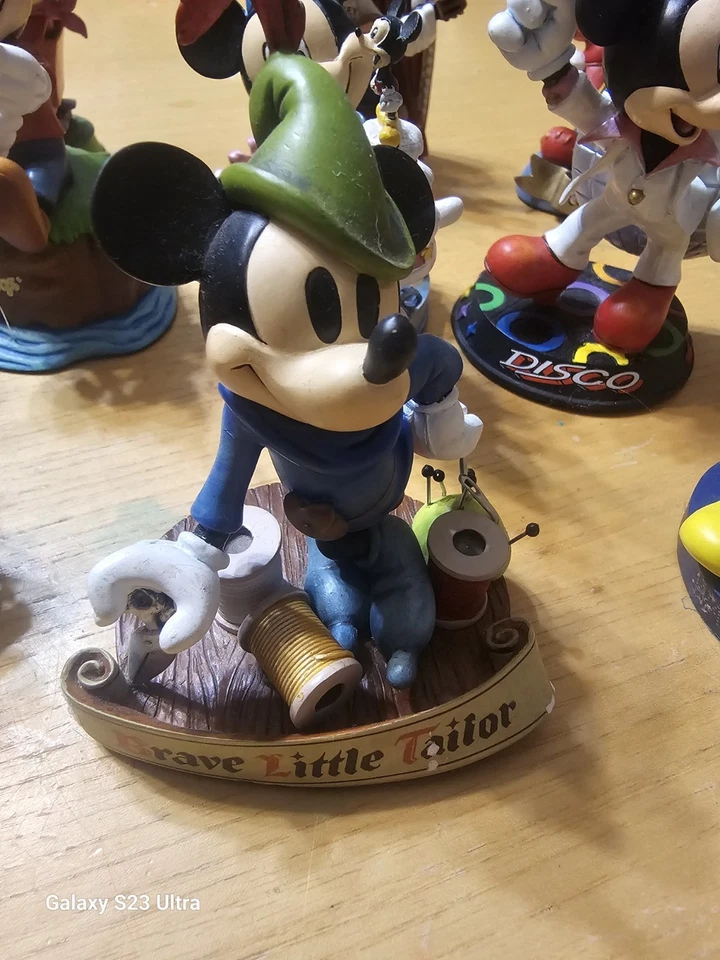 Lote de 10 estatuillas de Mickey de colección de 75 años de Disney Foto 4 de 4