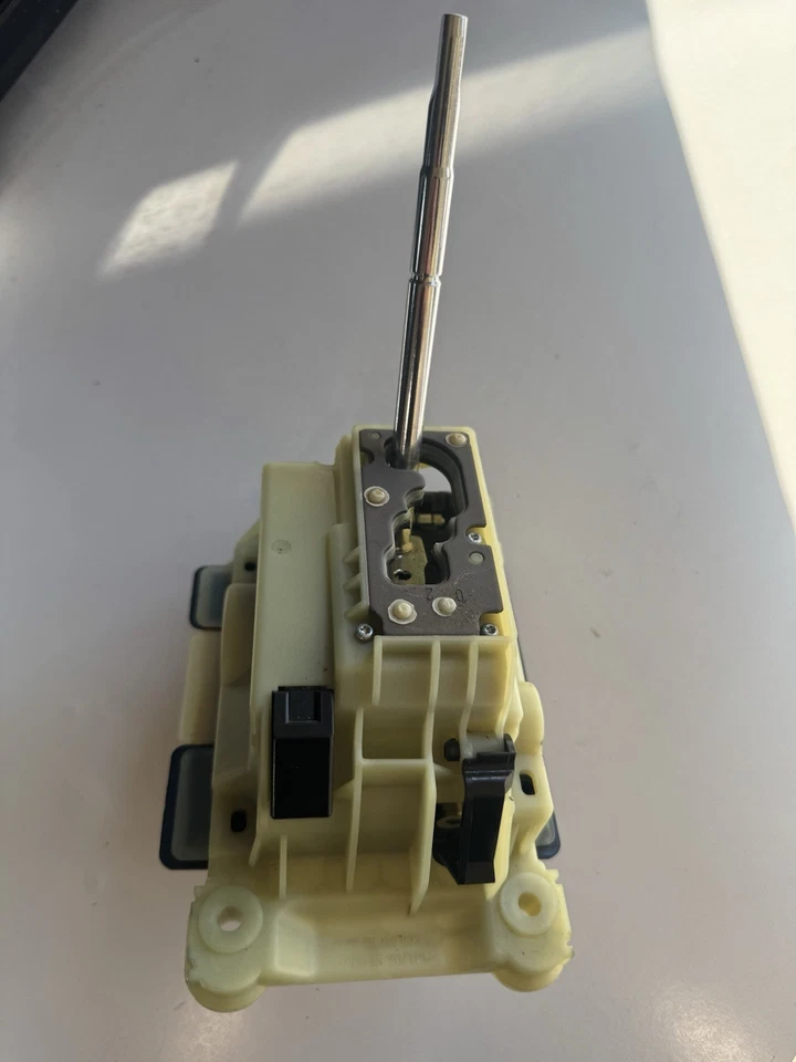 2003-09 MERCEDES BENZ W211 E-CLASS FLOOR SHIFTER GEAR SELECTOR OEM A2112671624 - Image 4 of 4