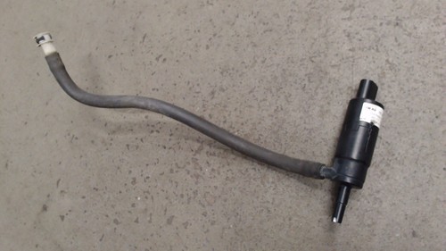 Scheibenwaschpumpe Pumpe Wischwasser 3B0955681A Audi A6 Avant 2.5 TDI Bj 2004 4B
