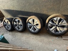 17-inch Kia alloy wheels (alloys) with tyres fitted.
