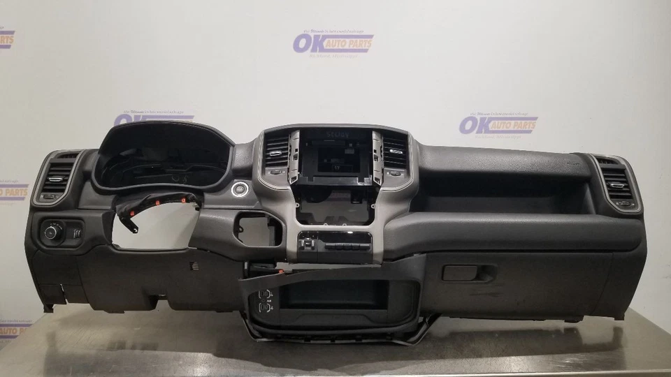 21 DODGE RAM 2500 DASH PANEL DASHBOARD ASSEMBLY BLACK PLASTIC - Изображение 2 из 4