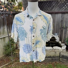 Sunny Island Hawaiian Button Up Tropical Leaf Rayon Shirt Men's Size Medium