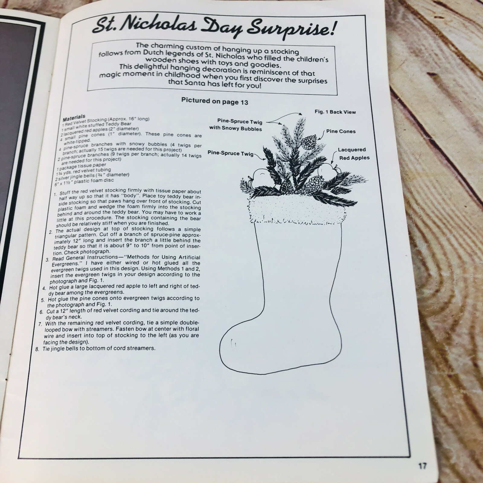 vtg Christmastime Wreath & Centerpieces 1982 by plaid craft book 