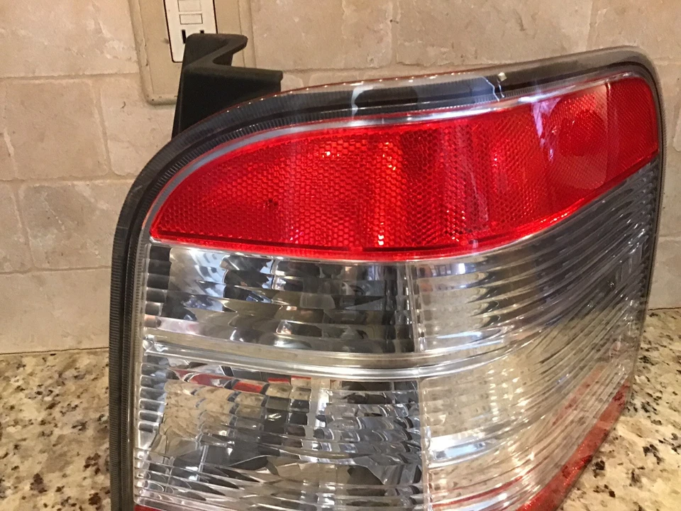 2008 2009 Ford Taurus X Tail Light Right (passenger Side) WITH BULBS, OEM - Image 2 of 4