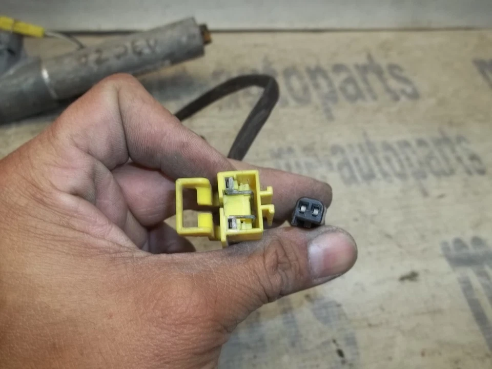 2000-2005 CADILLAC DEVILLE OEM ВОДИТЕЛЬ ПЕРЕДНЯЯ ЛЕВАЯ БОКОВАЯ ПРЯЖКА РЕМНЯ БЕЗОПАСНОСТИ - Изображение 2 из 4