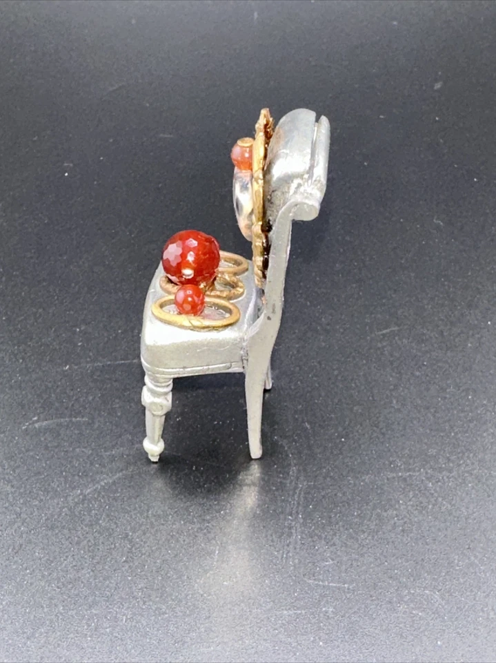 ВИНТАЖНЫЙ МИНИАТЮРНЫЙ МЕТАЛЛИЧЕСКИЙ СТУЛ КУКОЛЬНЫЙ ДОМИК JO MARZ ПЕРВОЕ ИЗДАНИЕ С ДРАГОЦЕННЫМИ КАМНЯМИ - Изображение 2 из 4