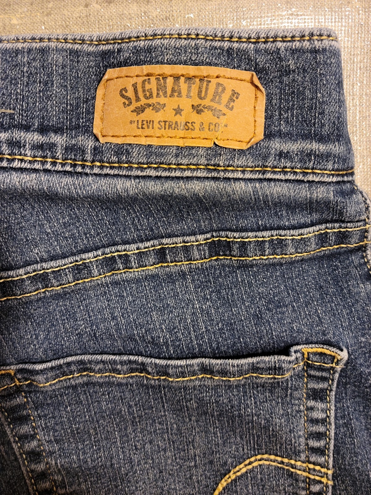 Womens Signature by Levi's Mid Rise Modern Pull On Stretch Denim jegging Capri 8 image 4