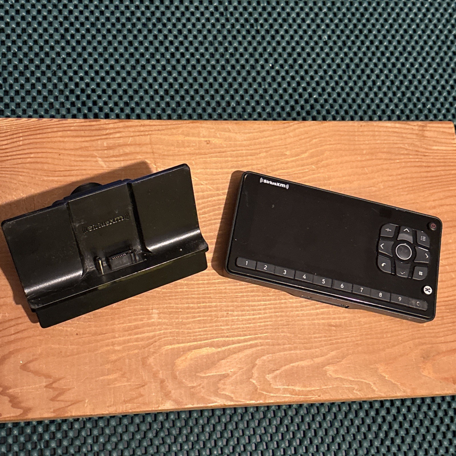 Sirius XM Onyx EZR Radio W/ Holder Model: SXEZR1