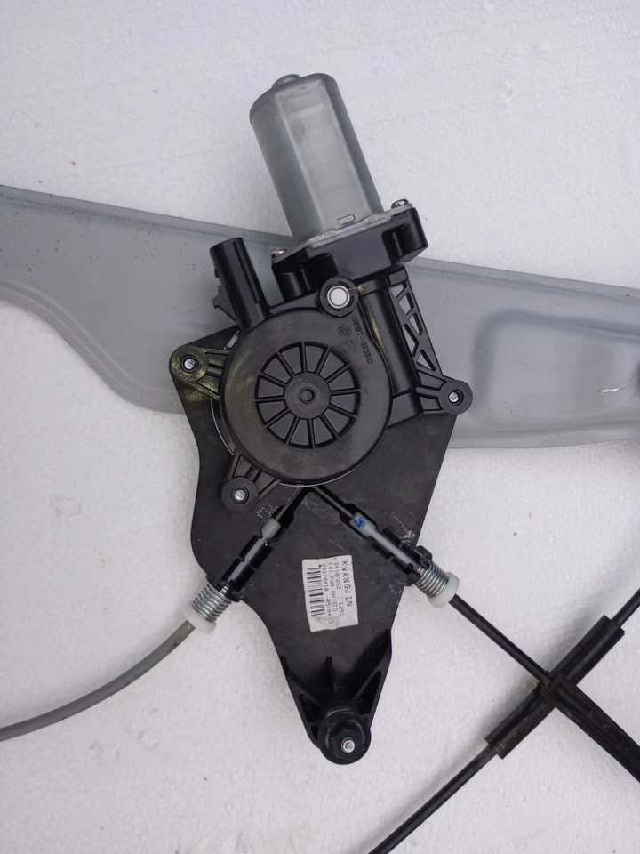 CHEVROLET MALIBU FRONT RIGHT SIDE DOOR WINDOW REGULATOR W/ MOTOR OEM 2016-2023 - Image 4 of 4