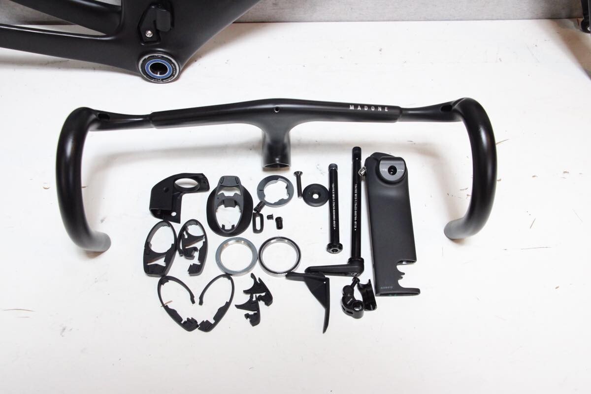 TREK MADONE SLR Gen 7 Carbon Frame 50 (2024) with Handlebar TREK MADONE SLR Gen 7 Carbon Frame 50 (2024) with Handlebar